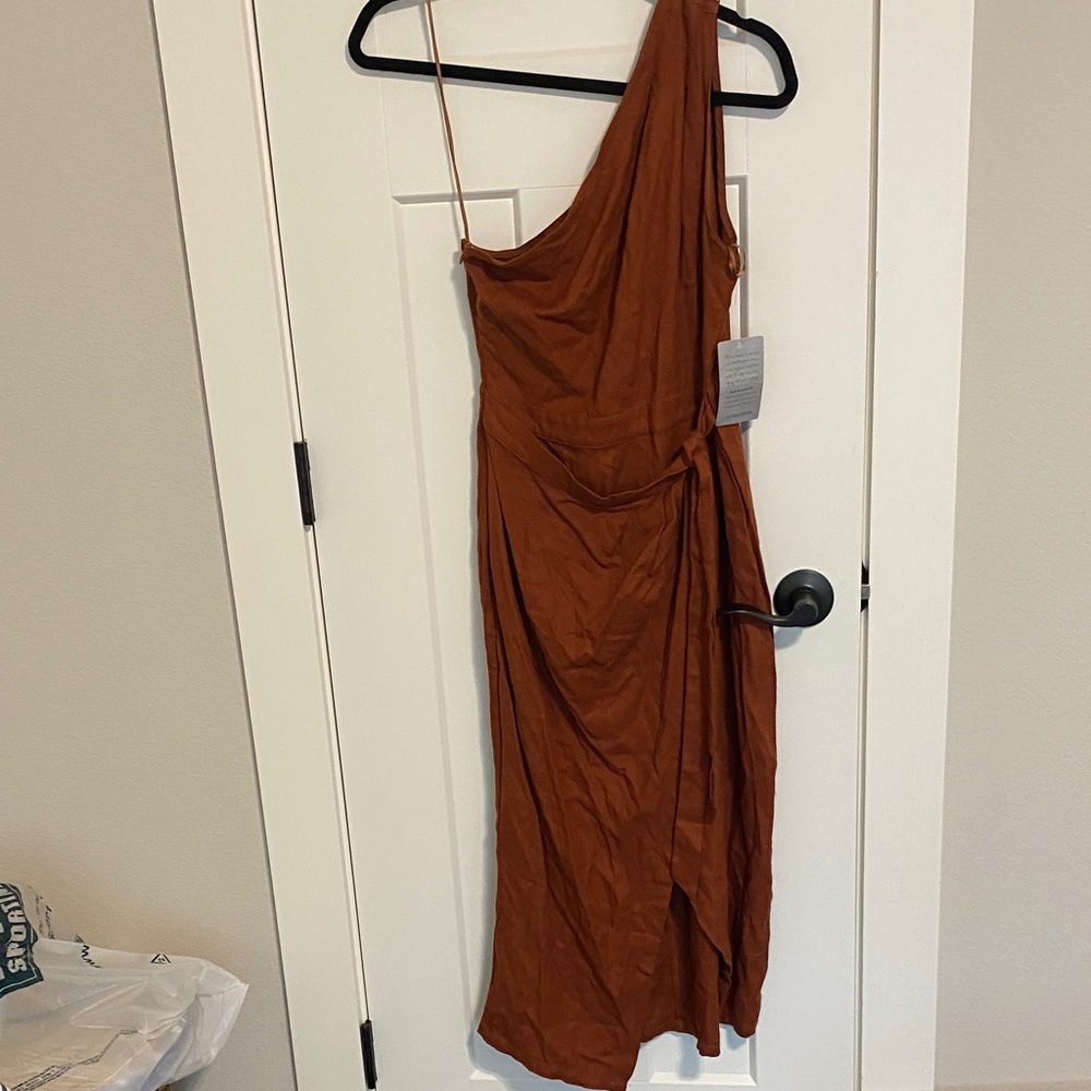 MELLODAY One-Shoulder Dress in Rich Brown